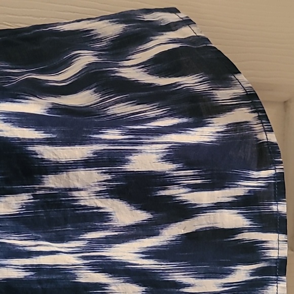 ST. JOHN'S BAY WOMAN'S PETITE BLUE AND WHITE SLEEVELESS TOP SIZE PETITE XL - Picture 7 of 13